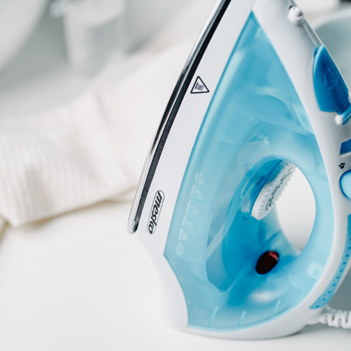 Żelazko parowe 2200 W ze stalową stopą Mesko 5023