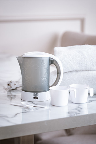 Czajnik turystyczny 0,6L z kubkami - biało-szary Adler 1268
