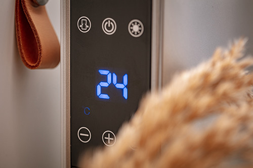 Termowentylator ceramiczny 2200W z pilotem LCD i oscylacją Camry 7722