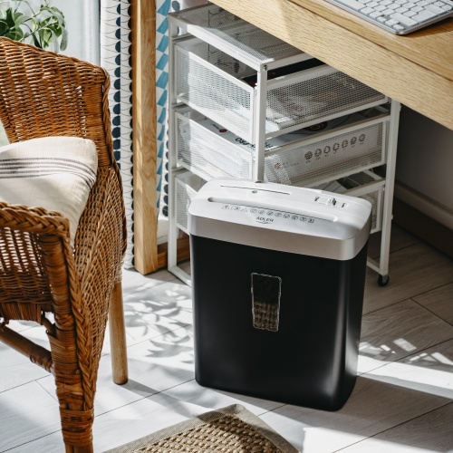 Niszczarka do dokumentów P-4 na 6 kartek - Adler 1037