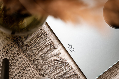 Waga łazienkowa z wyświetlaczem LED i szklaną platformą Adler 8175