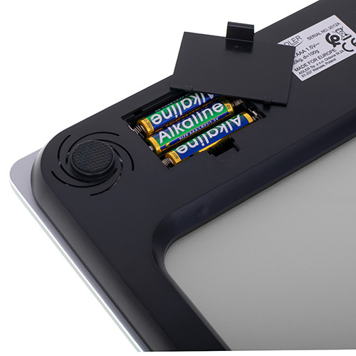 Waga łazienkowa z wyświetlaczem LED i szklaną platformą Adler 8175