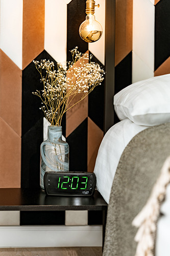 Radiobudzik z dużym wyświetlaczem LED i radio FM/AM Adler 1121