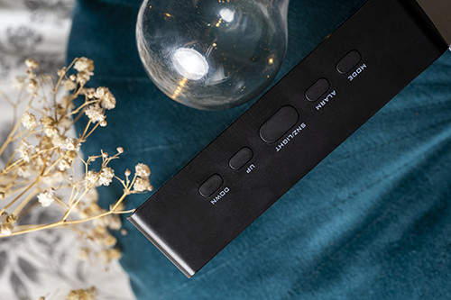 Budzik z wyświetlaczem LED i pomiarem temperatury Adler 1189