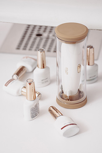 Frezarka do paznokci 5w1 z diodą LED i etui Adler 2179