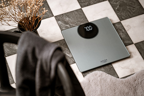 Waga łazienkowa z wyświetlaczem LED i szklaną platformą Adler 8175