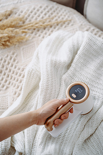 Golarka do tkanin z wyświetlaczem LCD i 3 prędkościami Adler 9617