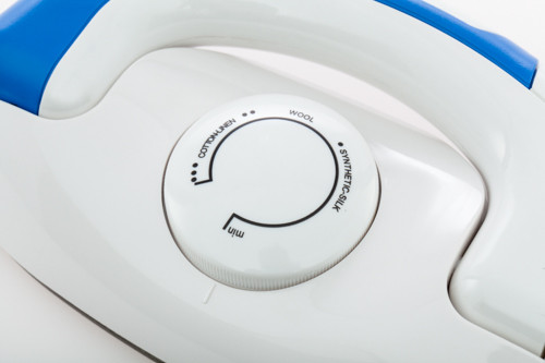 Żelazko turystyczne 700W ze składaną rączką Adler 5015