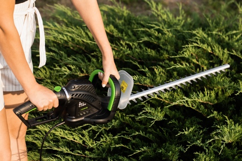 Elektryczne nożyce do żywopłotu 620W 61cm AV 6813