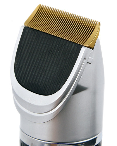 Strzyżarka dla zwierząt z tytanową głowicą i 2 bateriami Adler 2823