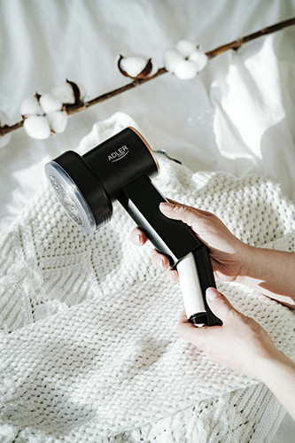 Golarka do tkanin z 3 prędkościami i wyświetlaczem LED Adler 9619