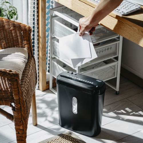 Niszczarka do dokumentów P-2 na 6 kartek z funkcją auto-start Adler 1039