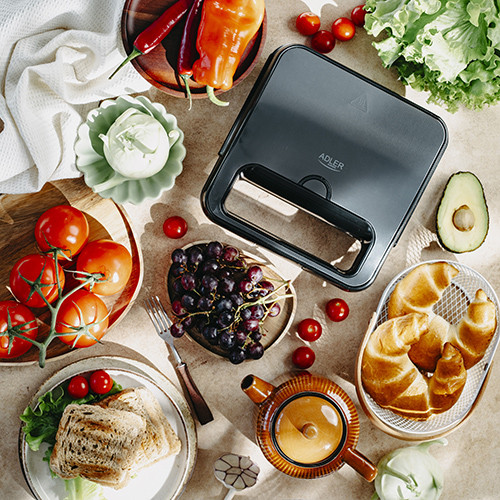 Opiekacz do kanapek z nieprzywierającą powłoką i kształtem muszli Adler 3079