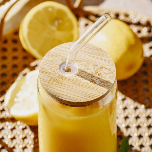 Szklany kubek z pokrywą i słomką 460 ml bambus Camry 4426