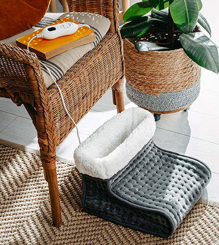 Elektryczny ogrzewacz stóp z pilotem LCD 4 poziomy grzania Camry 7440