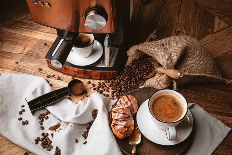 Ekspres ciśnieniowy do kawy 15 bar - miedziany Adler 4404