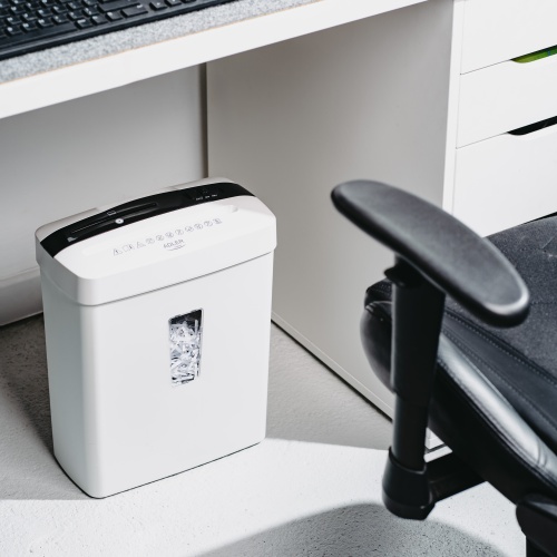 Niszczarka do dokumentów P-4 na 6 kartek z podajnikiem na CD Adler 1037