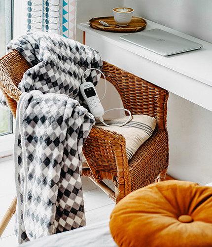 Elektryczny koc nakładany z czasomierzem i pilotem Camry 7442