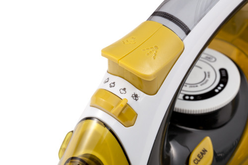 Żelazko ceramiczne 3000W z funkcją prasowania w pionie Camry 5029