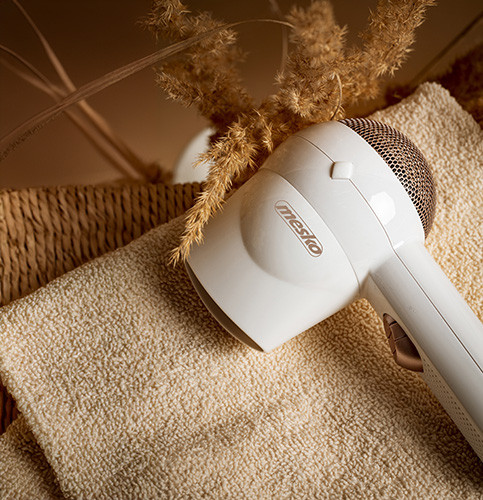 Suszarka 1400W z 2 ustawieniami temperatury i koncentratorem Mesko 2275